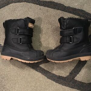 Cat and Jack winter boots size 8